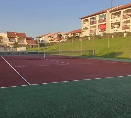 T2 Avec Piscine Et Tennis *